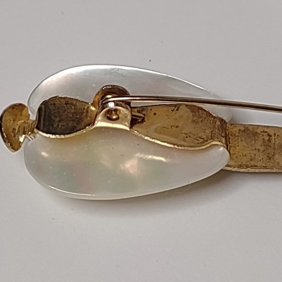 Pretty Little Metal And Shell Guitar Brooch - Picture 8 of 11